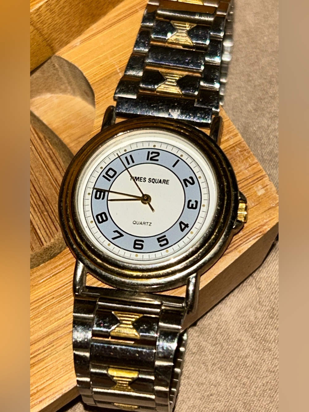 Vintage Times Square Mens Two-Tone Silver and Gold Quartz Watch GUC